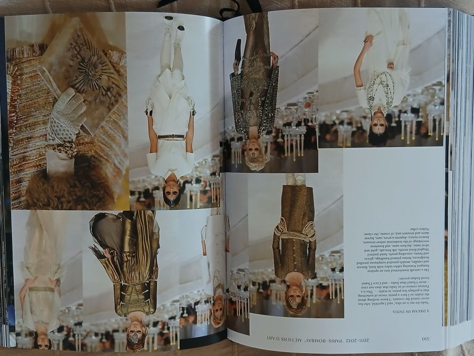 Книга Chanel Catwalk