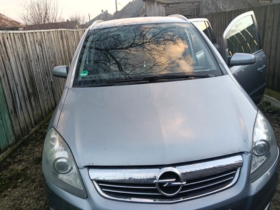 Zafira 1,6 benzina 2009 ,cârlig ,2 chei