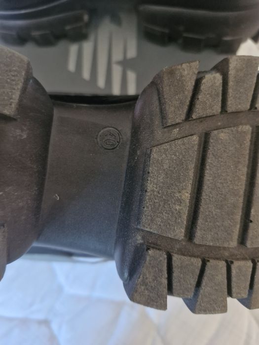 Обувки от естествен лак