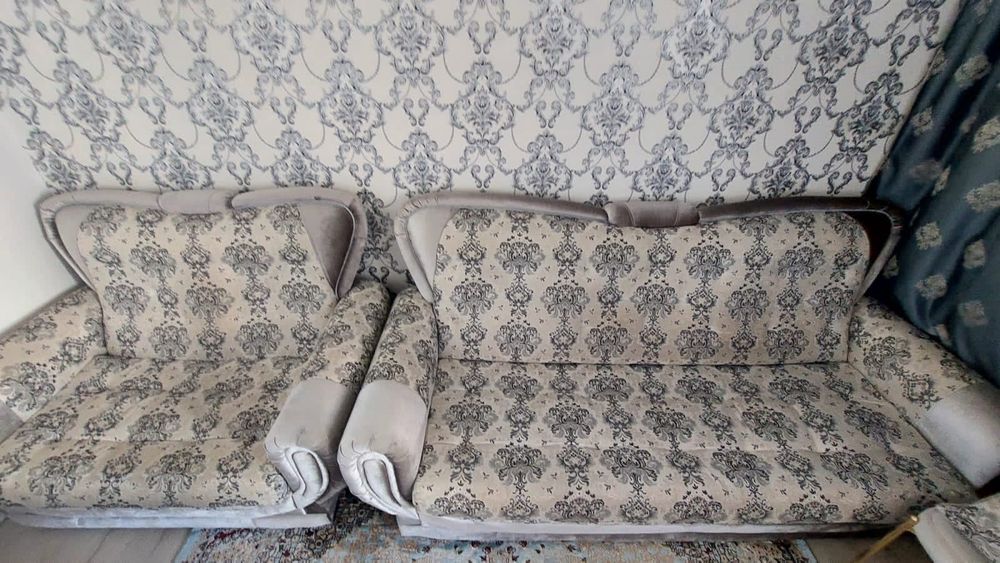 Диван екі кресломен