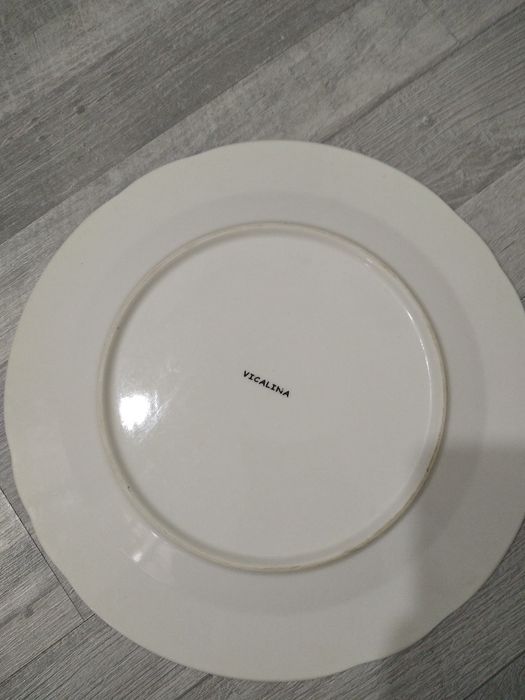 Тарелки белые красивые