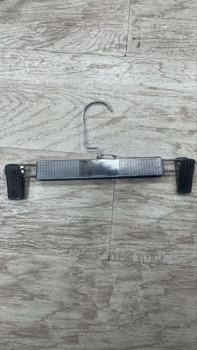 Продам вешалки для одежды