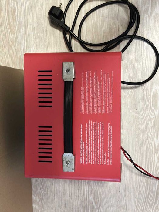 Зарядно за аĸумулатори Raider RD-BC12 (12V/24V, фунĸция BOOST)