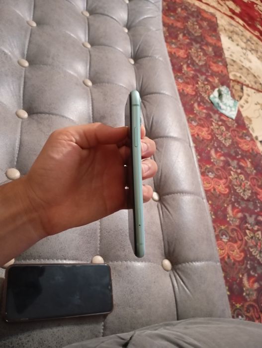 Iphone 11 green b/u.