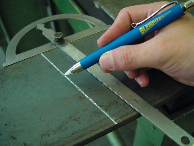 К-т креди и държачи за маркиране на детайлите при заваряване