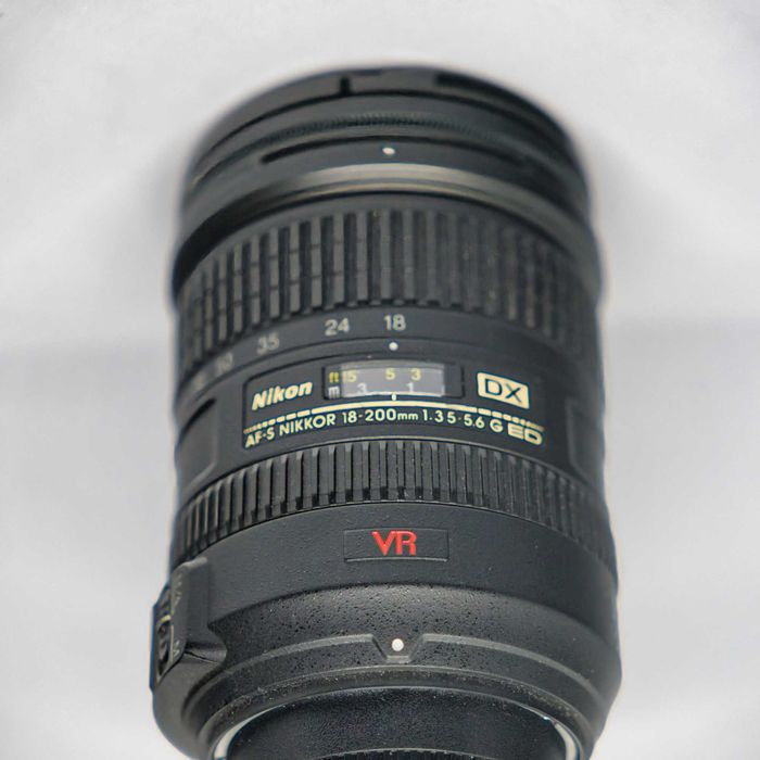 Nikon D7100 + Grip + Nikon 18-200m + Nikon 35mm F1.8 + Accesorii