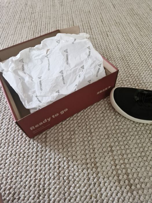 Кроссовки хумто 42размер