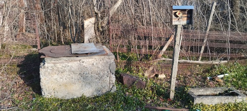 Продава се двуетажна къща в село Садовик, област Перник