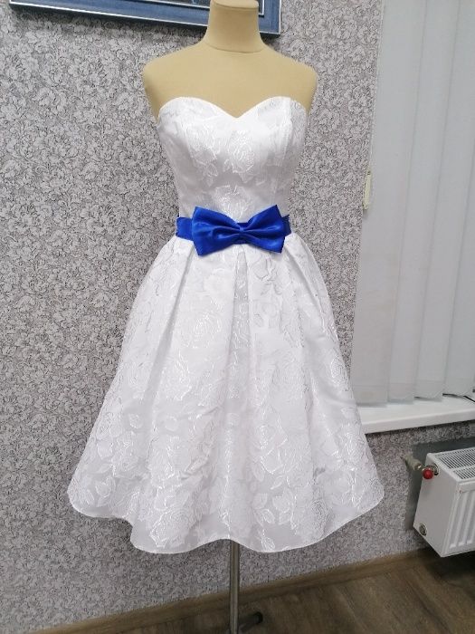 Vand rochie alba, noua