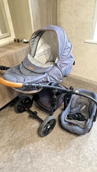 Детская коляска с автолюлькой