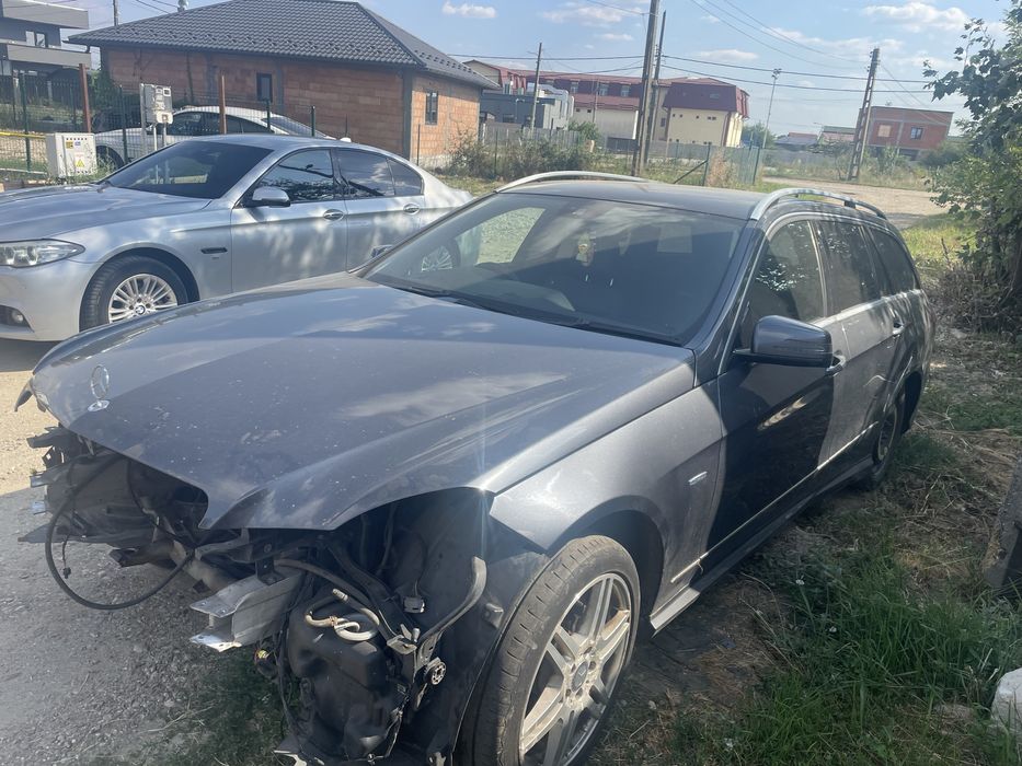 Aripa stanga / dreapta Mercedes w212 2009 - 2016 / impecabila