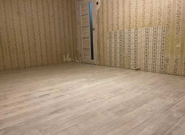 Укладка ламината, линолеума и плинтусов