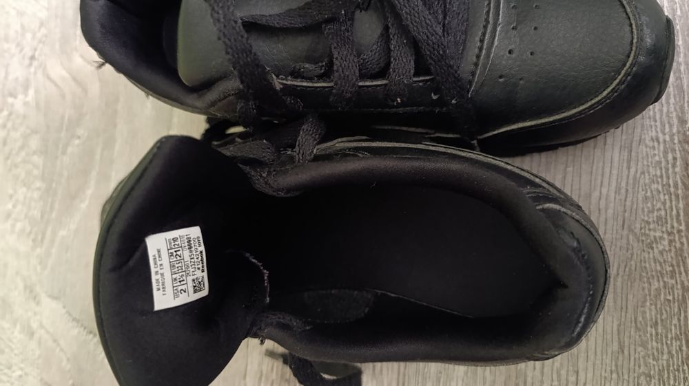 Продавам детски маратонки" Reebok "