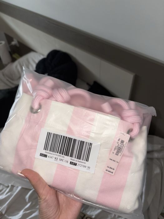 Чисто нова не отваряна Чанта на Pink Victoria Secrets
