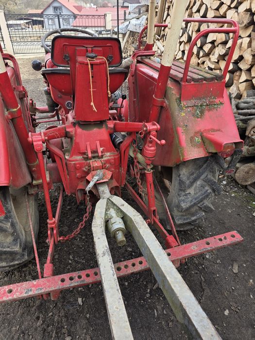 Tractor mccormik 320