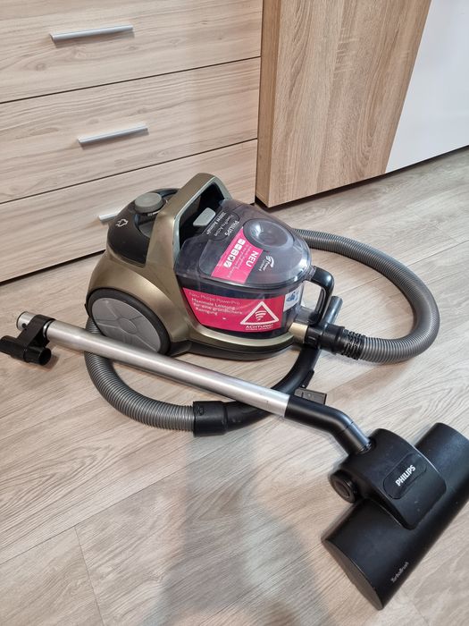 Мощна прахосмукачка Philips 2000W