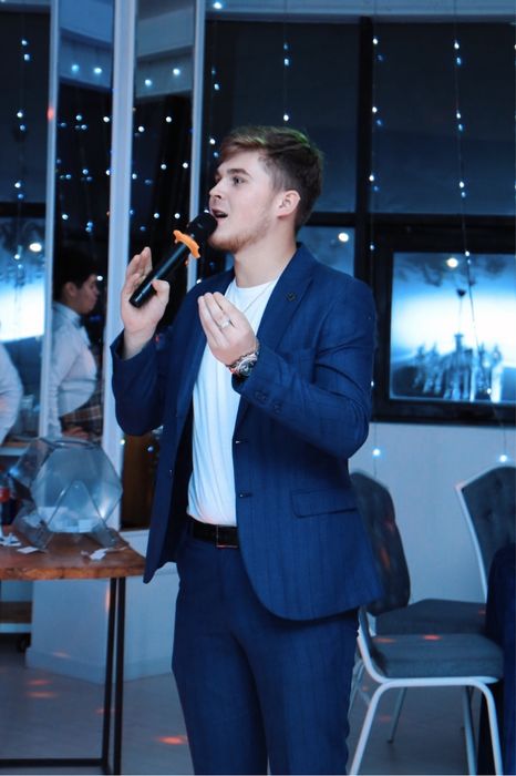 Ведущий на мероприятие