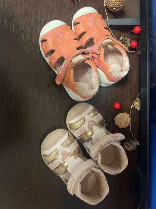 Vând 2 perechi de sandale bioemcanics