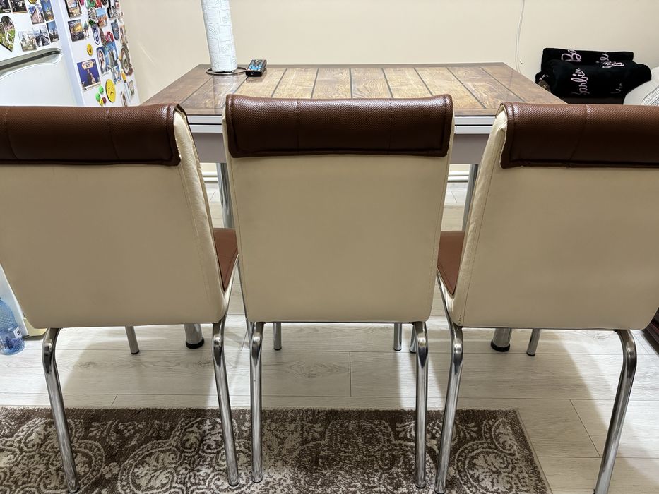 Vand scaune bucatarie