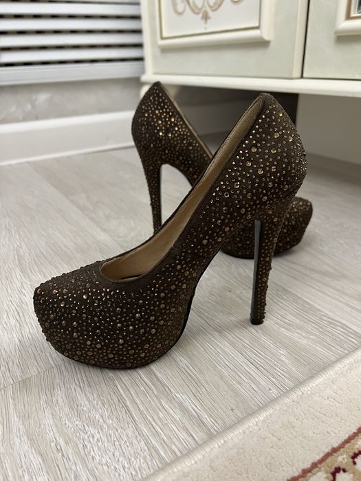 Женские туфли разные