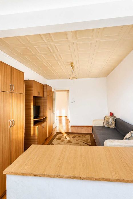 Apartament 3 camere | Centru | Foarte luminos | 2 balcoane închise | Orientare S-V