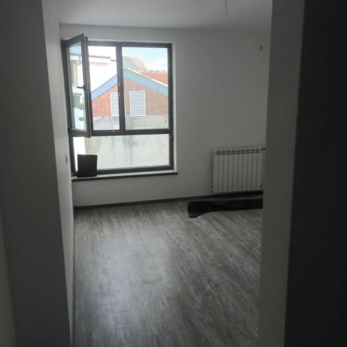 Дава се под наем Тристаен апартамент в Казанлък - 85 кв.м за 151980 € - Снимка #2