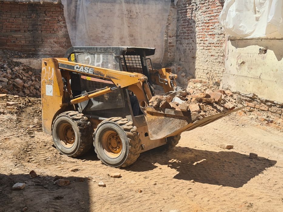 Inchiriez bobcat pentru diverse lucrări .Si autobasculante 7,5t