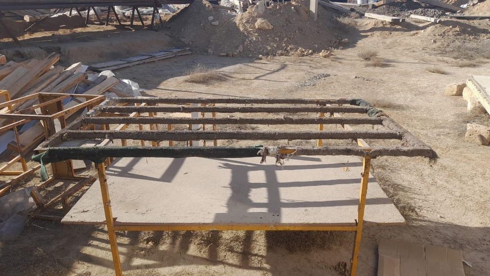 Продаю столы 5 шт для сборки окон