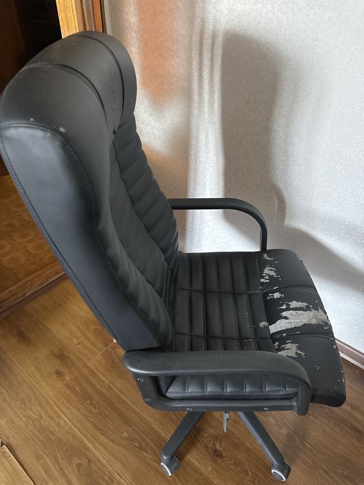 Б/У Продам 2 стула недорого , рабочие