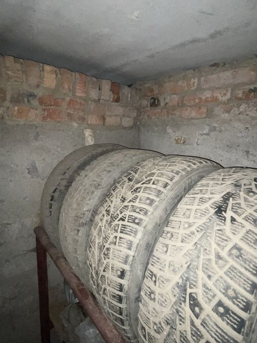 Зимнии шипованные шины