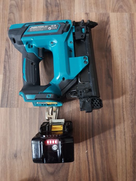 Pistol de cuie Makita DFN  350