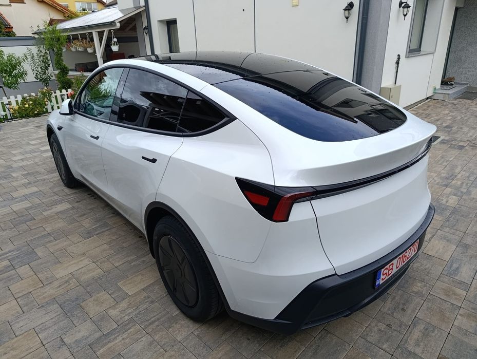 Vand TESLA Y standard NOU, TVA deductibil