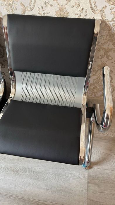 Скамья Airport  2шт
лучшее, что можно найти, е