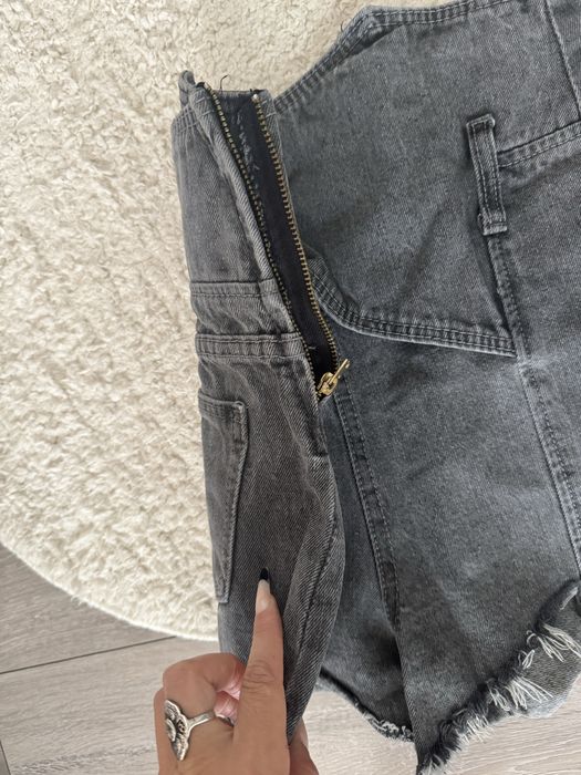 Pantaloni scurti marimea M