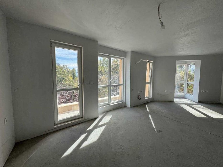 Продава се Тристаен апартамент в Пловдив, Съдийски - 99 кв.м за 1031 €/кв.м - Снимка #1