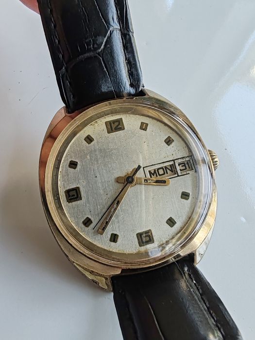 Ceas Slava Calendar Placat cu aur 26 rubine Funcționează excelent!