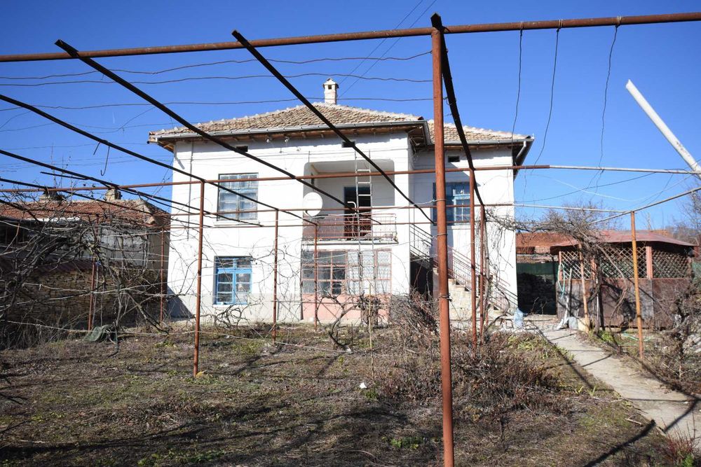 Продавам къща в Долна Липница