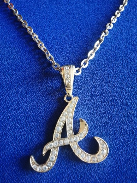 Ланец от медицинска стомана с буквата А..