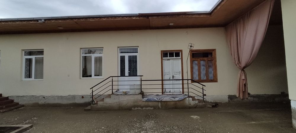 12 сотихли ховли сотилади 7 хона уйи 1 та коридор нархи 65000 $ к бор