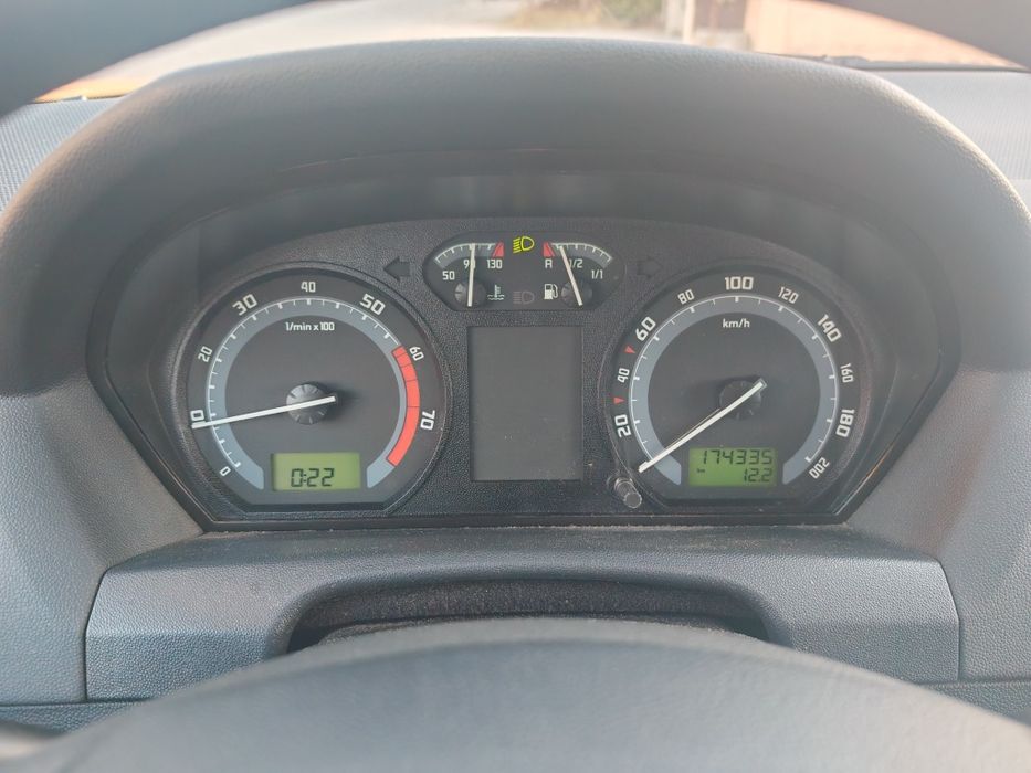 Vând Skoda Fabia