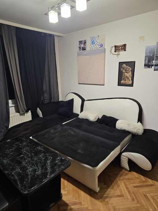 Лукс диван плус функция сън плус маса и кожени таборетки . Топ оферта