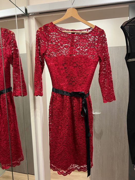 Червена рокля Swing