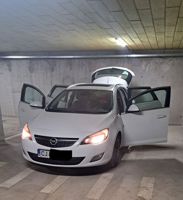 Opel Astra j sport toure 2011