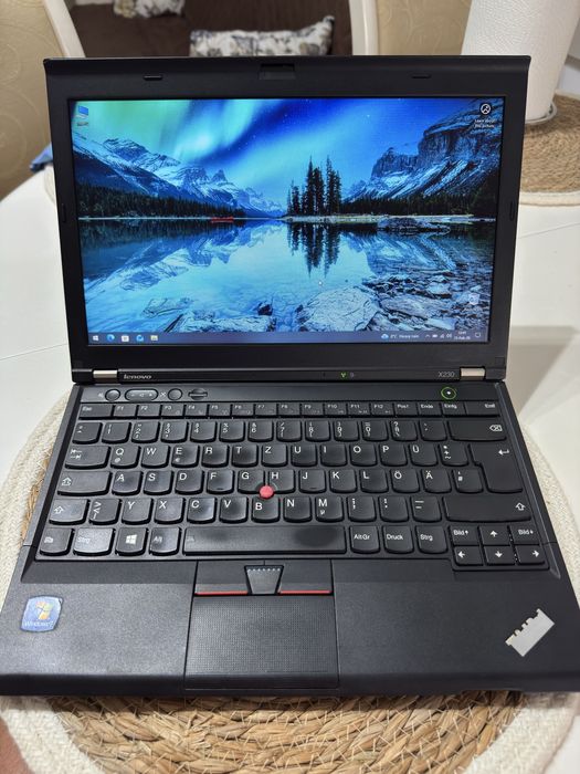 Lenovo Thinkpad X230 12.5” Intel i7 2.90ghz, 8gb ram, 256 SSD, Win 10