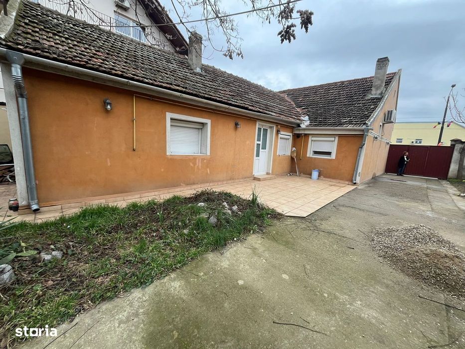 Casă cu 2 spații comerciale la stradă zona Decebal, Oradea