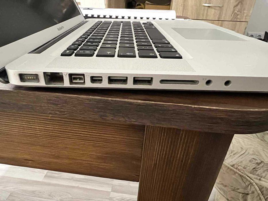 лаптоп Macbook pro