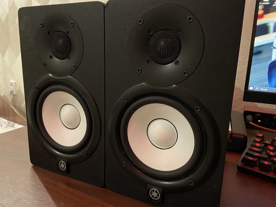 Продам студийные мониторы Yamaha hs5