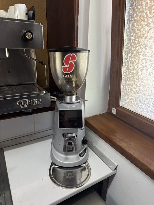 Espressor Wega model profesional,2 grup+Râșniță cafea Fiorenzato F64E