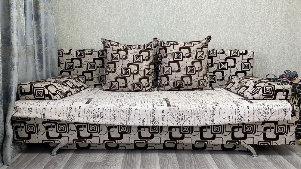 Продам тахту в хорошем состоянии