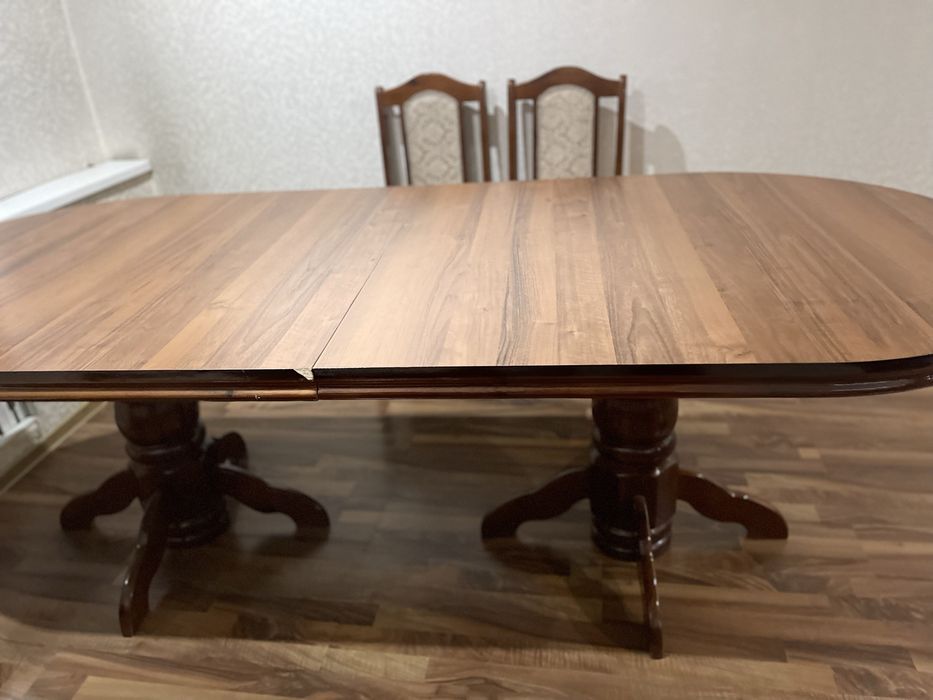 Стол и 6 стульев